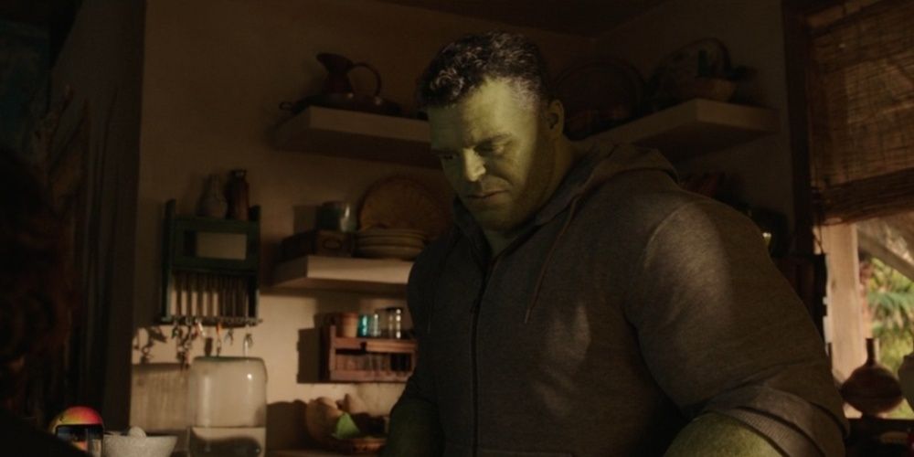 Hulk olhando tristemente em She-Hulk