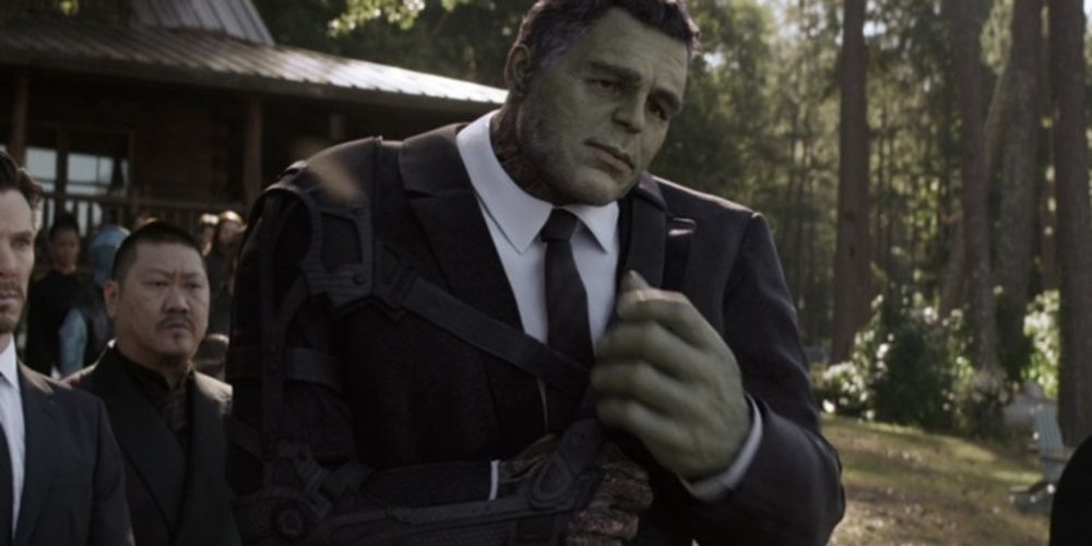 Hulk with his arm in a sling in Avengers Endgame 