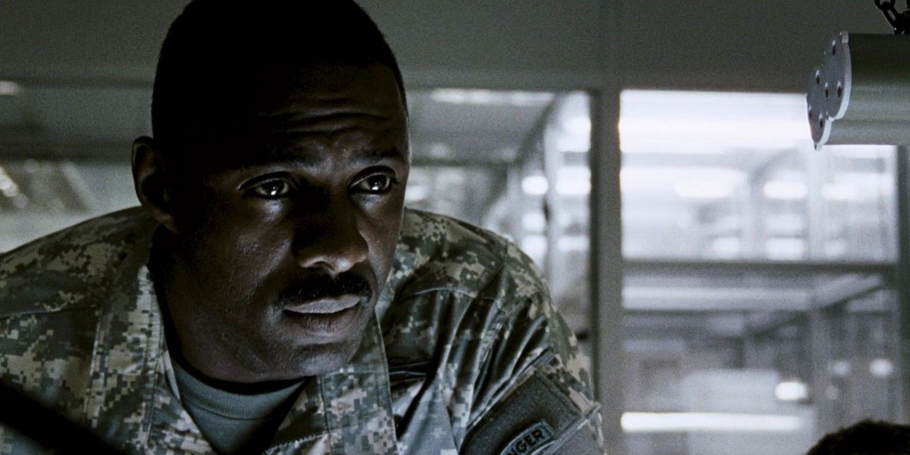 Idris Elba in military fatigues in 28 Weeks Later