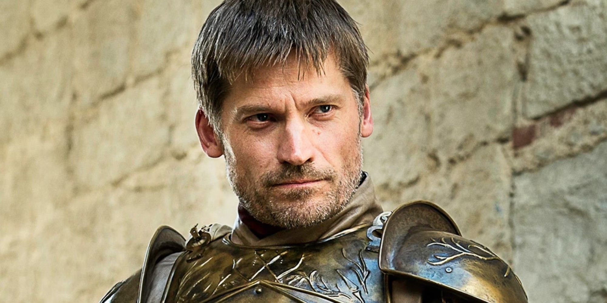 Jaime Lannister em armadura dourada em Game of Thrones.