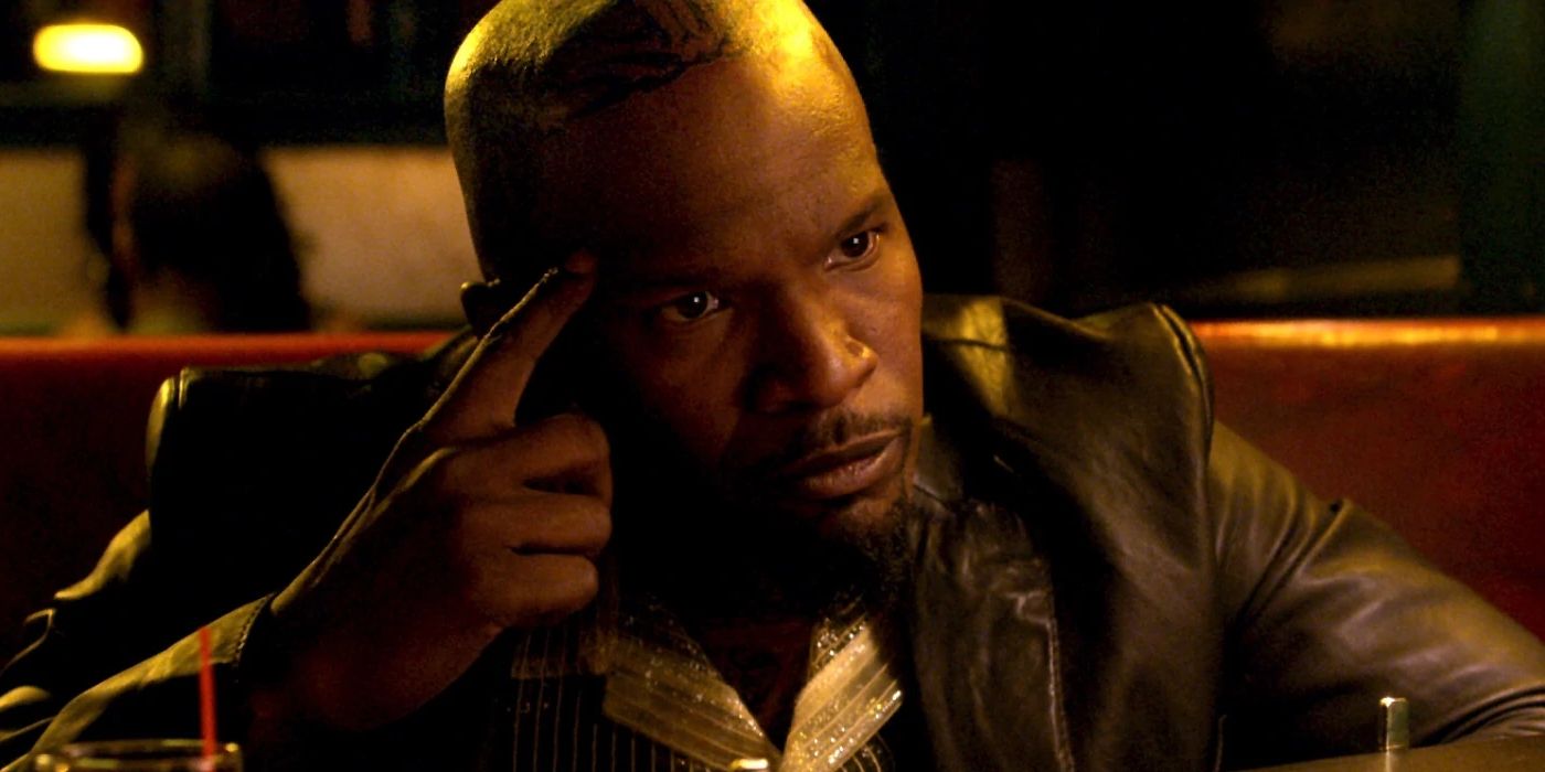 Jamie Foxx points to his brain at a restaurant booth in Horrible Bosses