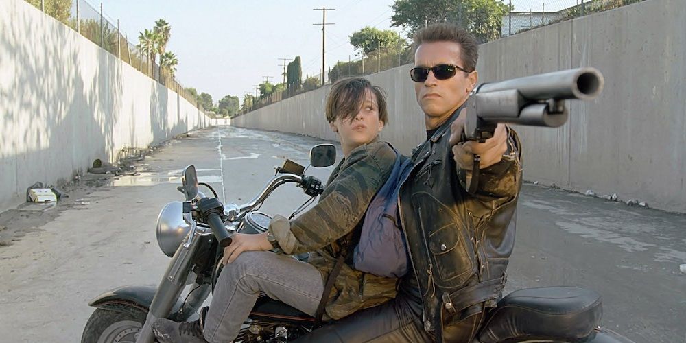 John Connor e o T-800 em uma motocicleta em Terminator 2 Judgment Day