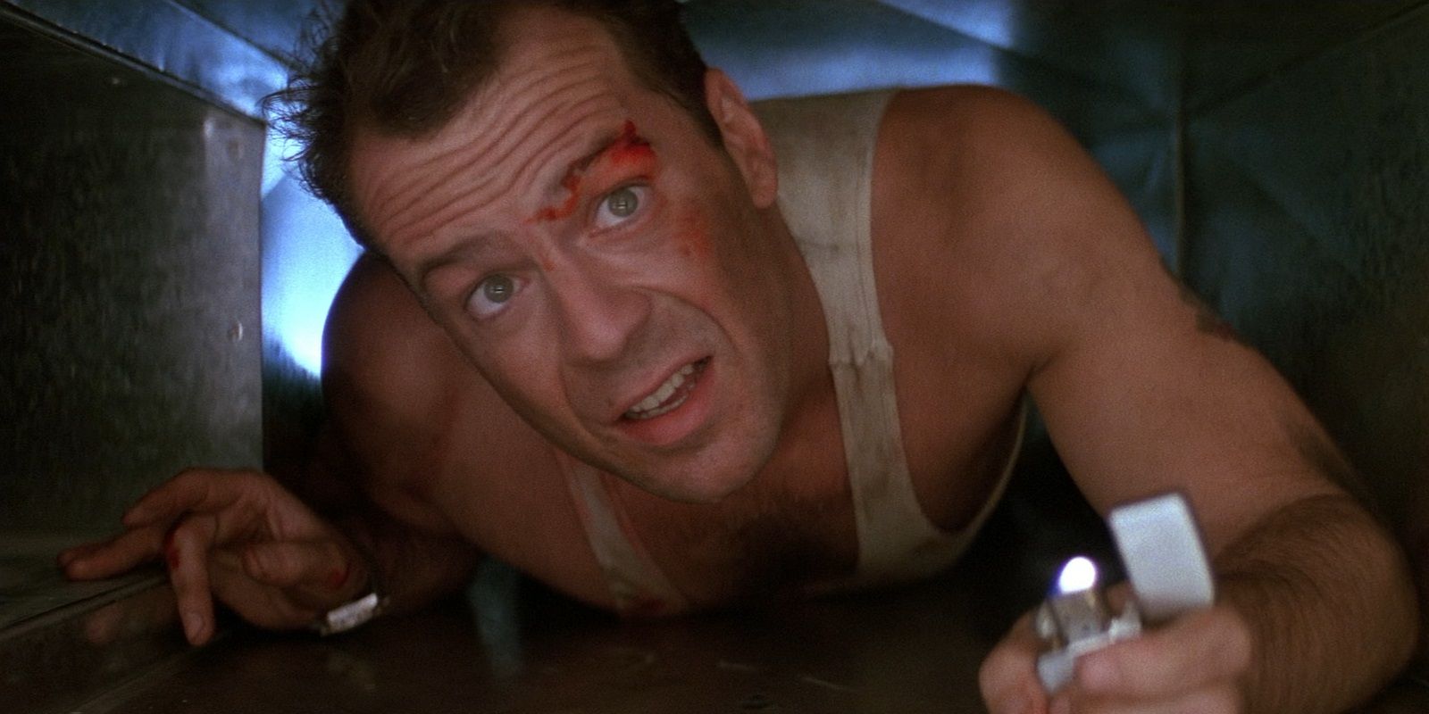 John McClane rastejando nas aberturas em Die Hard