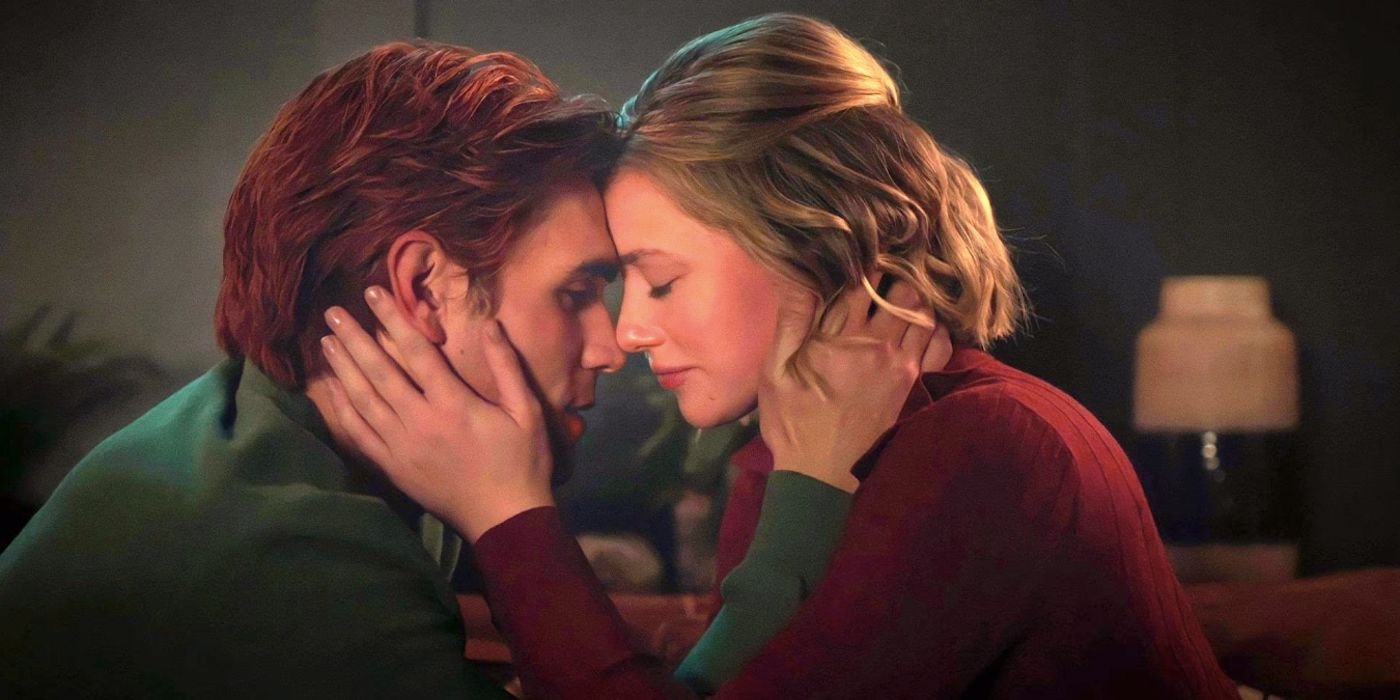 Lili Reinhart Reveals CW Kissing Rule Riverdale Actors Must Follow