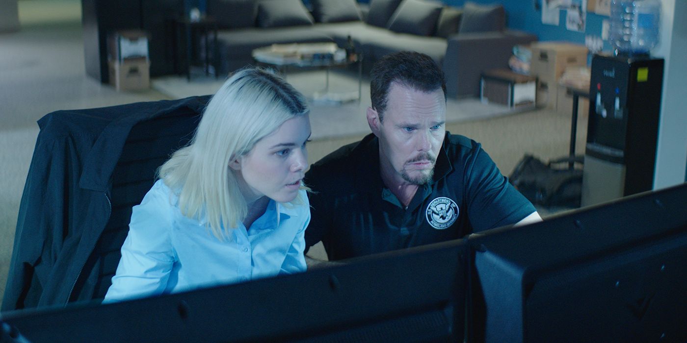 Kevin Dillon and Shelby Cobb in Wire Room
