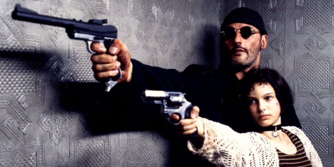 Leon and Mathilda with guns in Leon The Professional