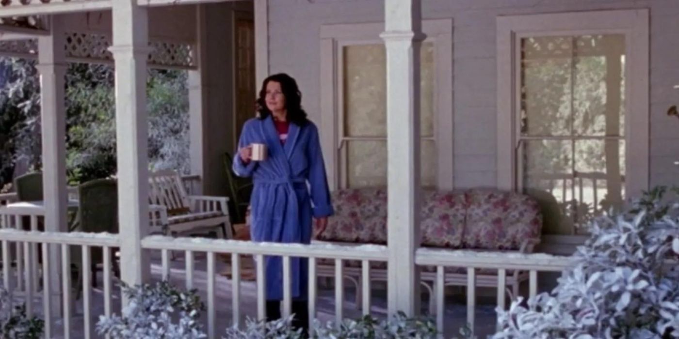 Lorelai bebe café na varanda de Gilmore Girls