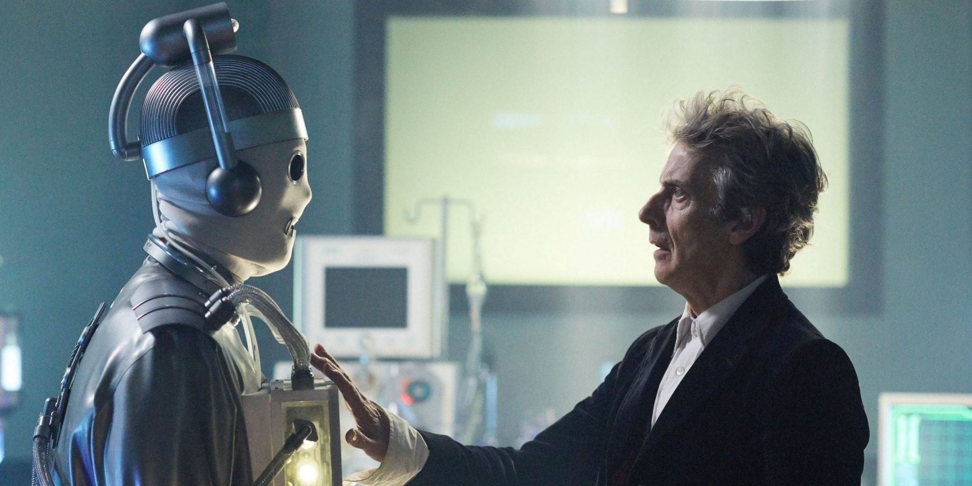 O Décimo Segundo Doutor encontra um Cyberman Mondasiano