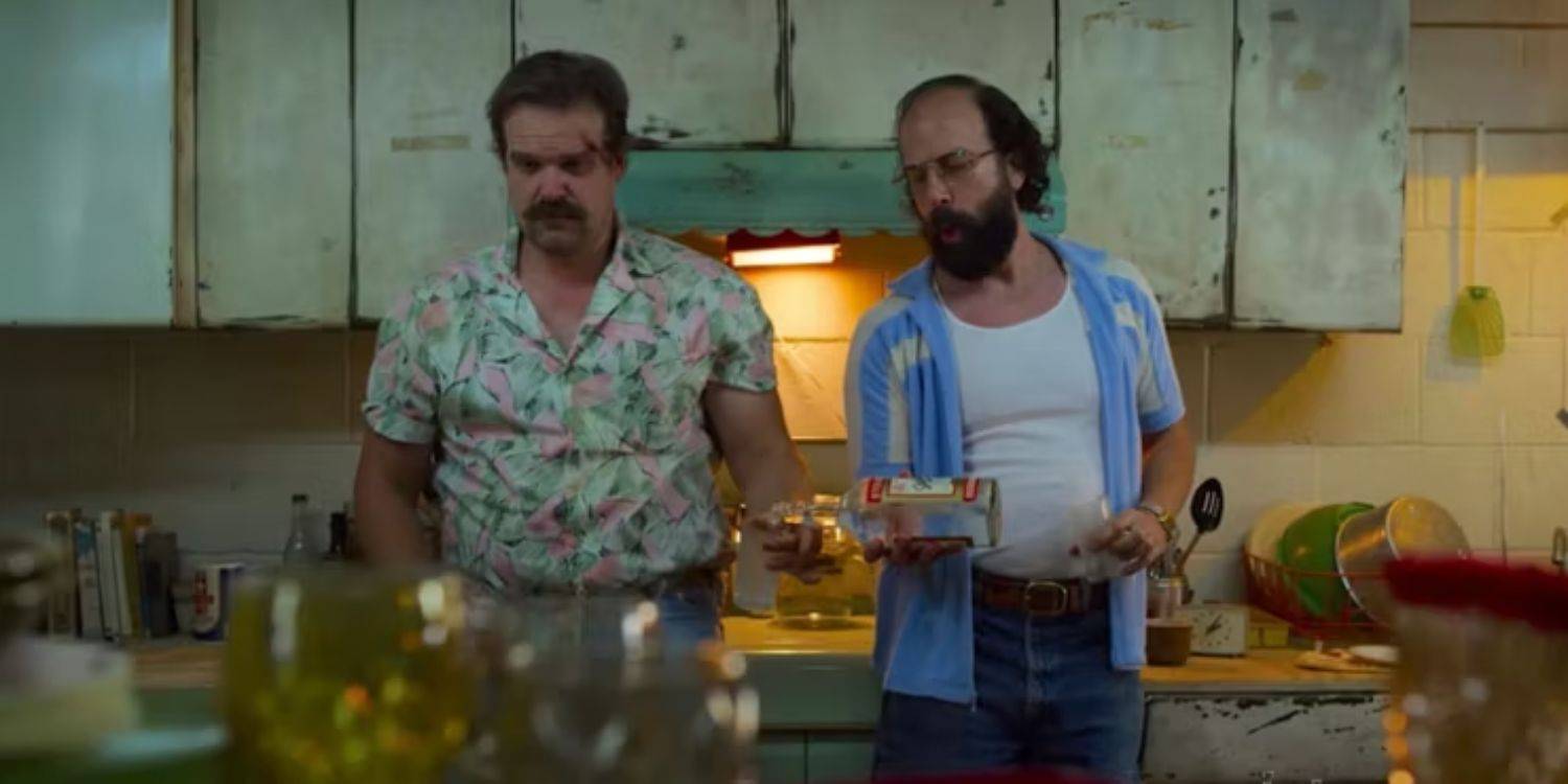 Murray dando uma bebida a Hopper