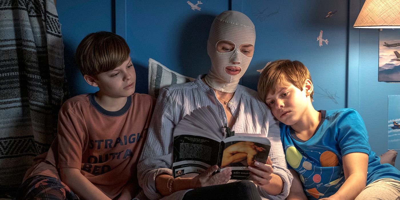 Nicholas Crovetti, Cameron Crovetti and Naomi Watts in Goodnight Mommy