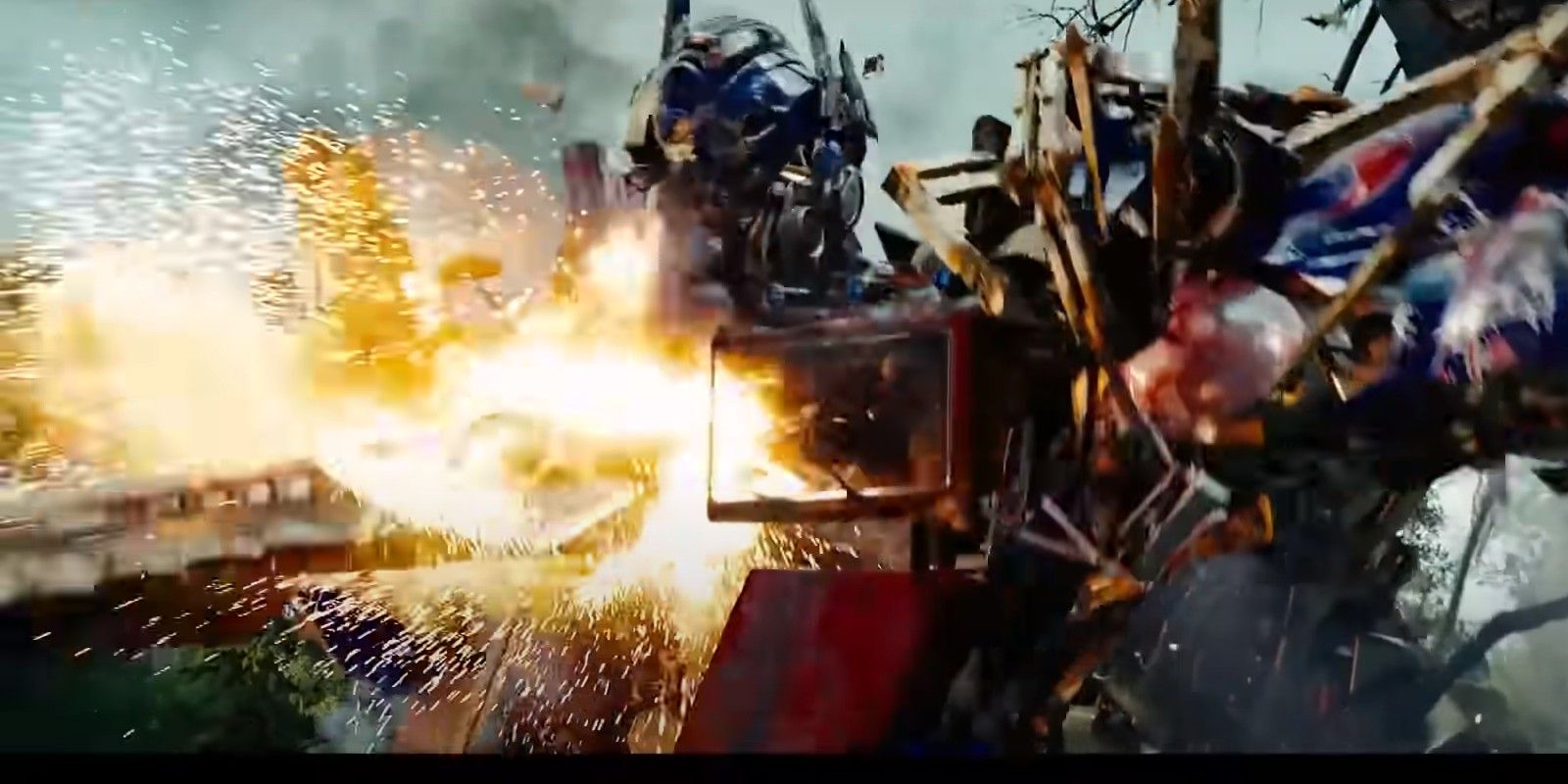 Optimus Prime stabbed in the back by megatron in Transformers revenge of the fallen
