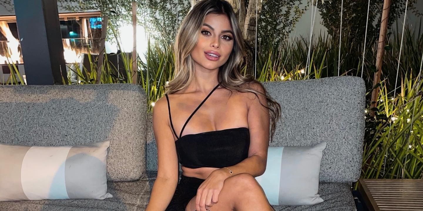 Cropped Paloma Aguilar In Black Dress