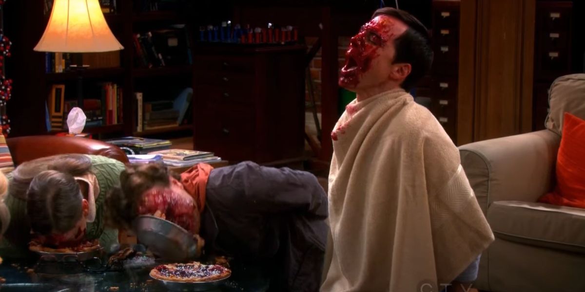 Sheldon em um jogo de festa comendo torta em The Big Bang Theory