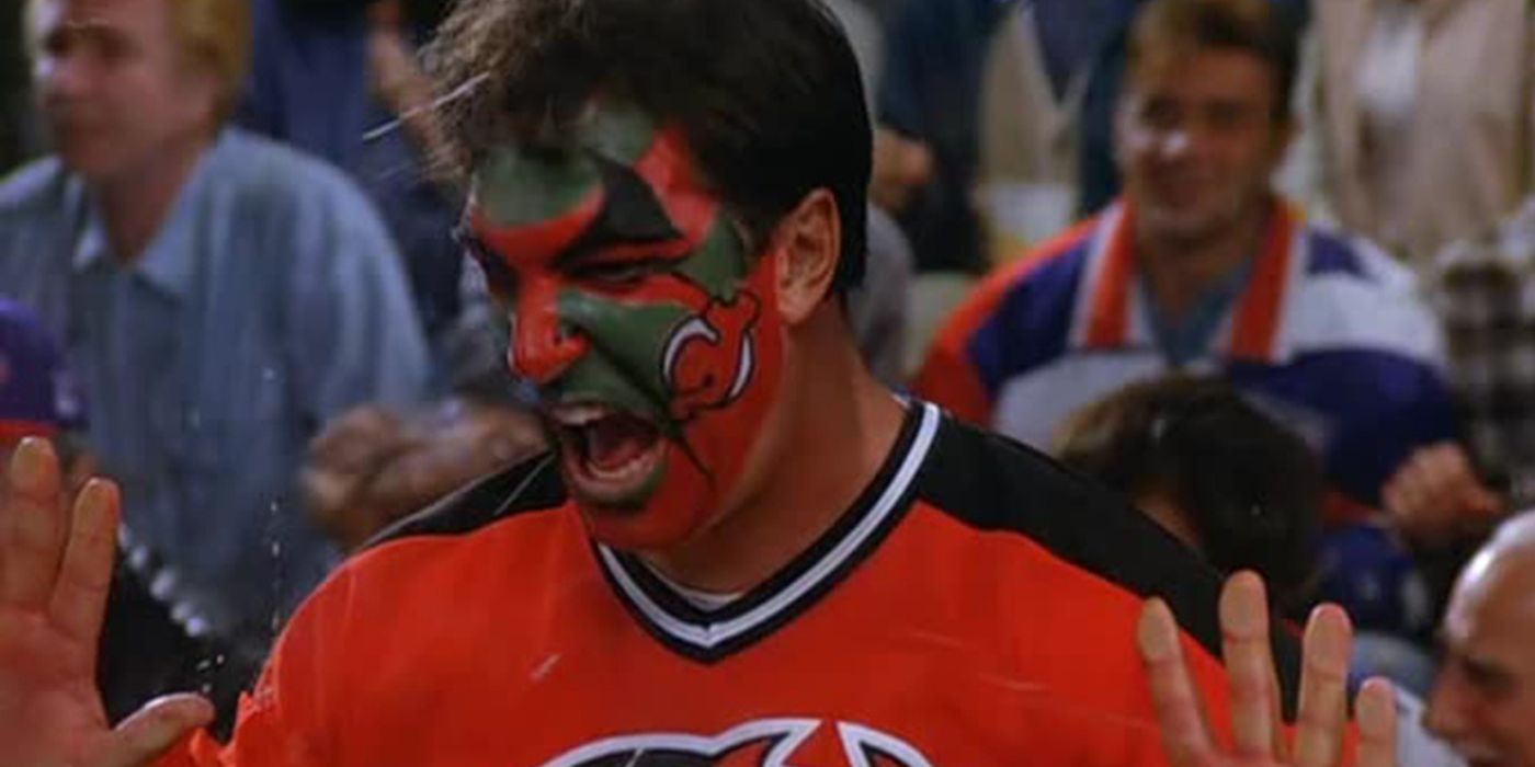 David Puddy (Patrick Warburton) em um jogo do Diabo com o rosto pintado em Seinfeld