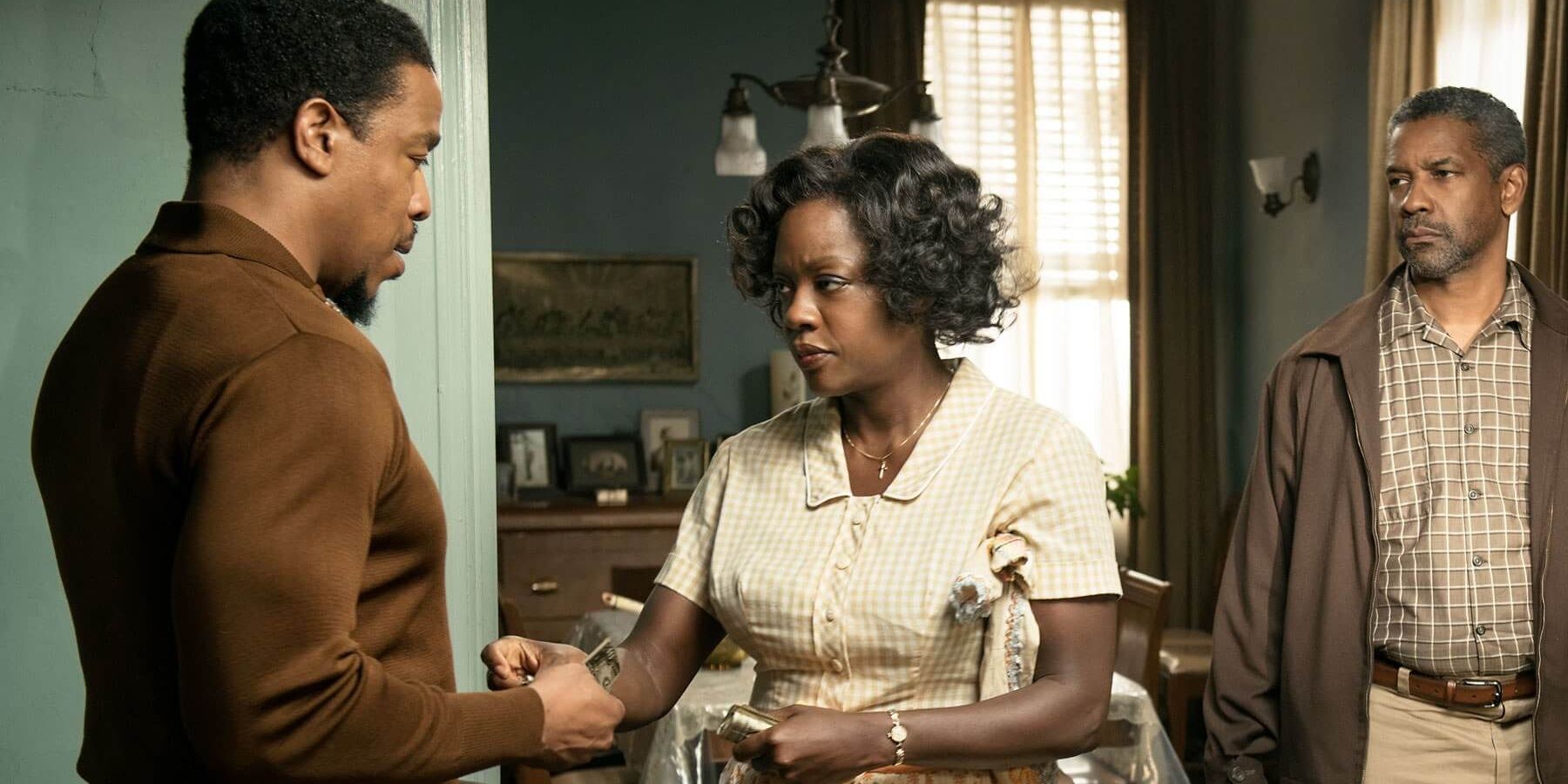 Lyons borrows his mother money in Fences