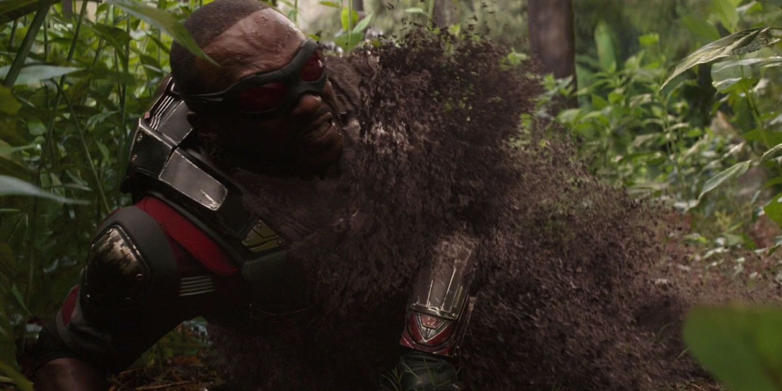 Sam Wilson turns to dust in Avengers Infinity War