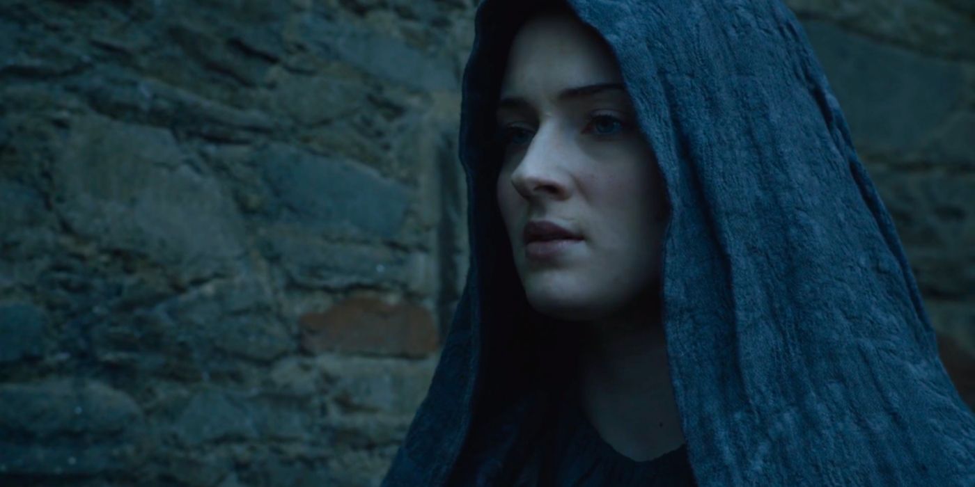 Sansa wearing a hood to conceal herself.
