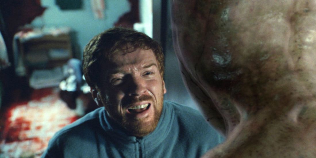 Jonesy looking at an alien in Stephen King's Dreamcatcher