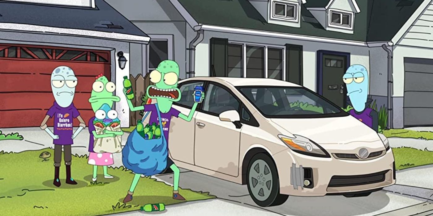 Uma família prestes a entrar em um carro no Solar Opostos.