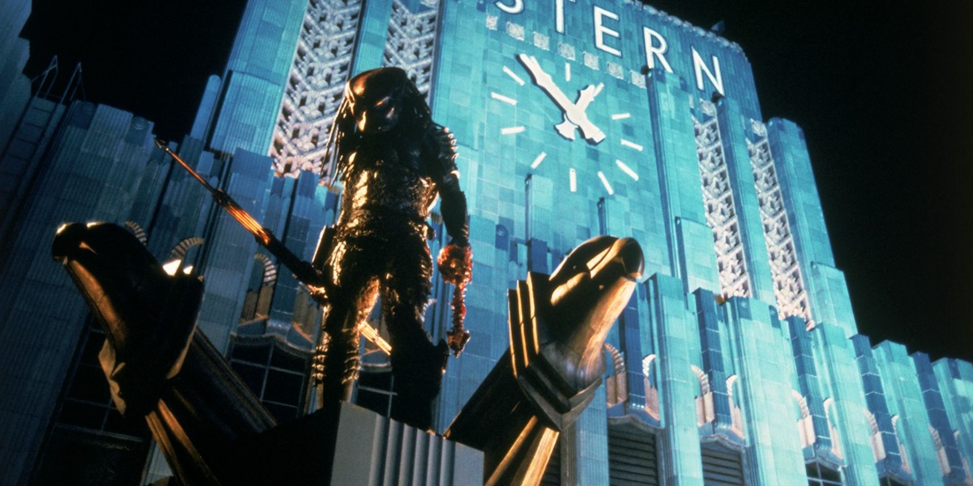 The City Hunter perched on a rooftop in Predator 2