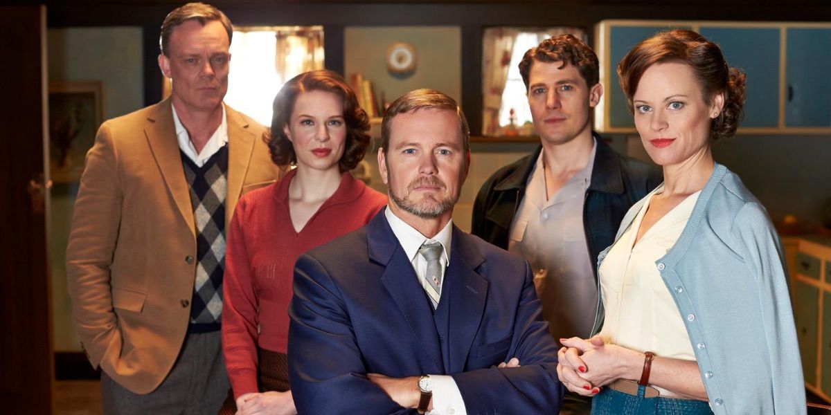 The cast of the Doctor Blake Mysteries pose for a promotional shot 