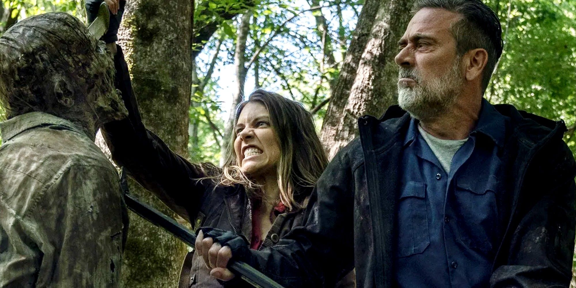 Lauren Cohan e Jeffrey Dean Morgan como Maggie e Negan VS A Walker em The Walking Dead