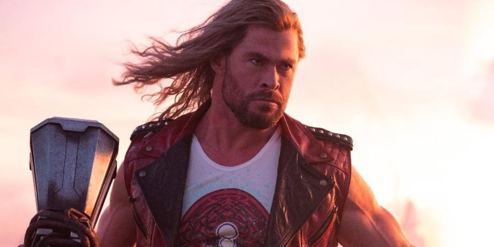 Thor preparing to fight in Love and Thunder 