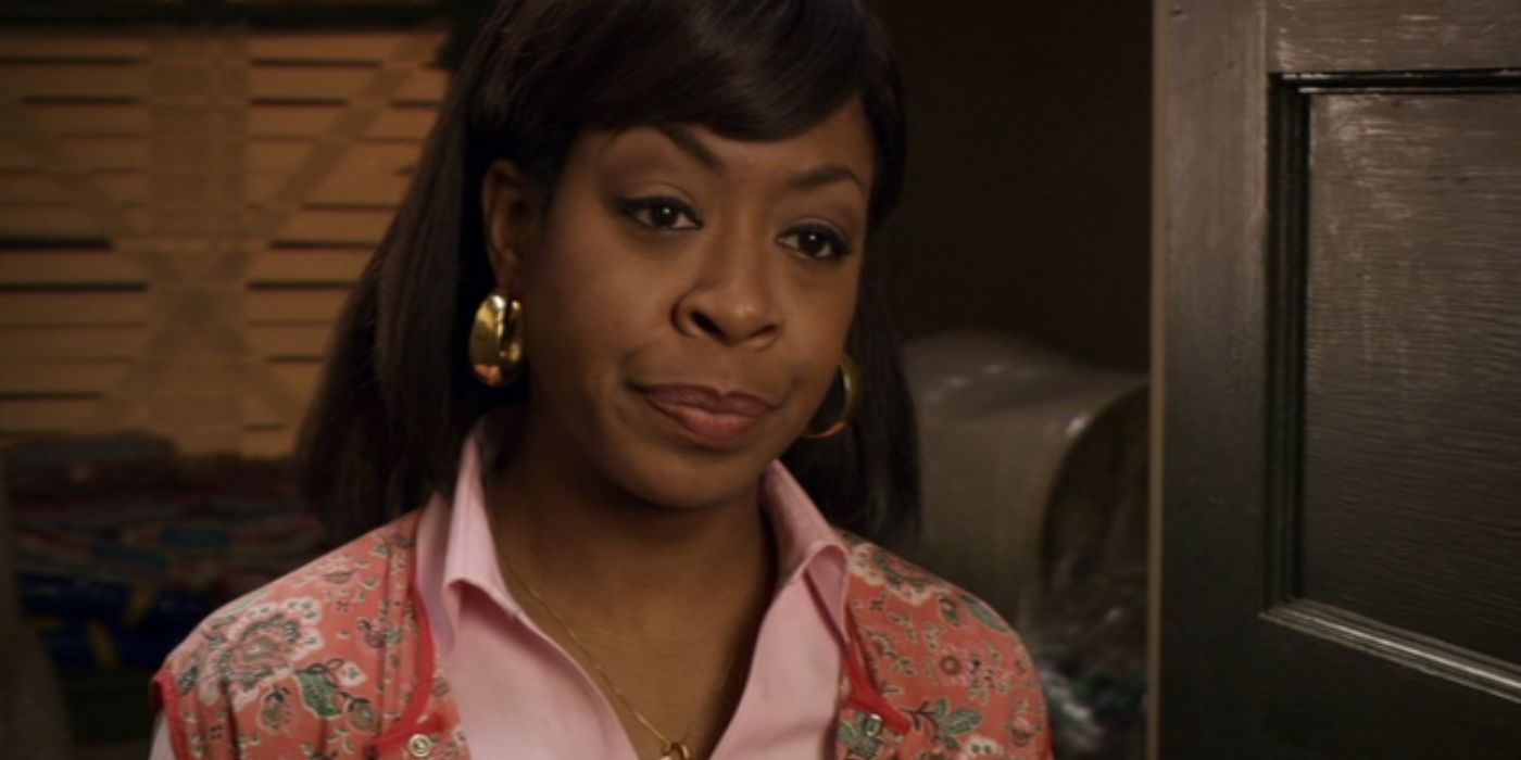 Tichina Arnold as Rochelle looking annoyed in Everybody Hates Chris
