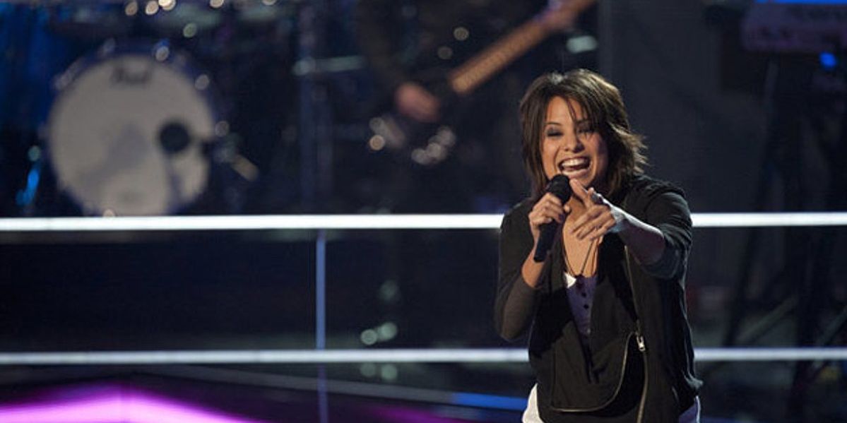 Vicci Martinez singing on season 1 of The Voice