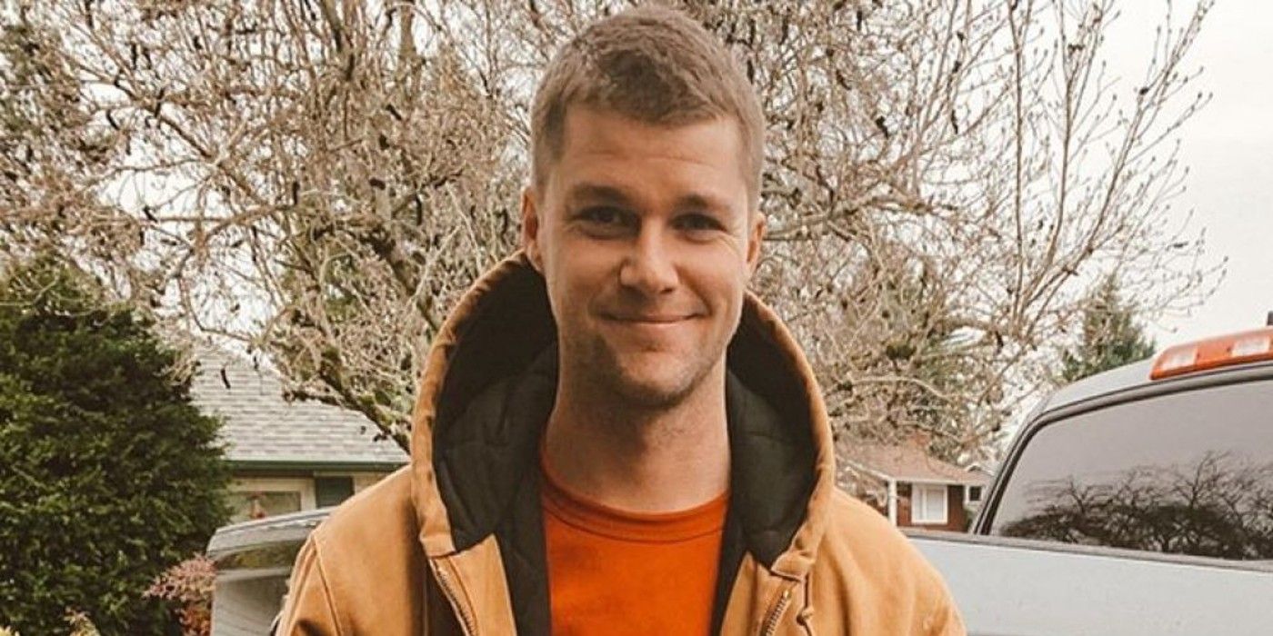 Jeremy Roloff from Little People, Big World posing in driveway