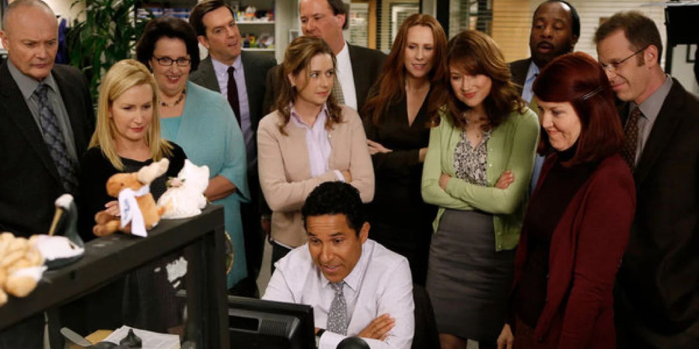 O elenco de The Office em frente ao computador de Oscar