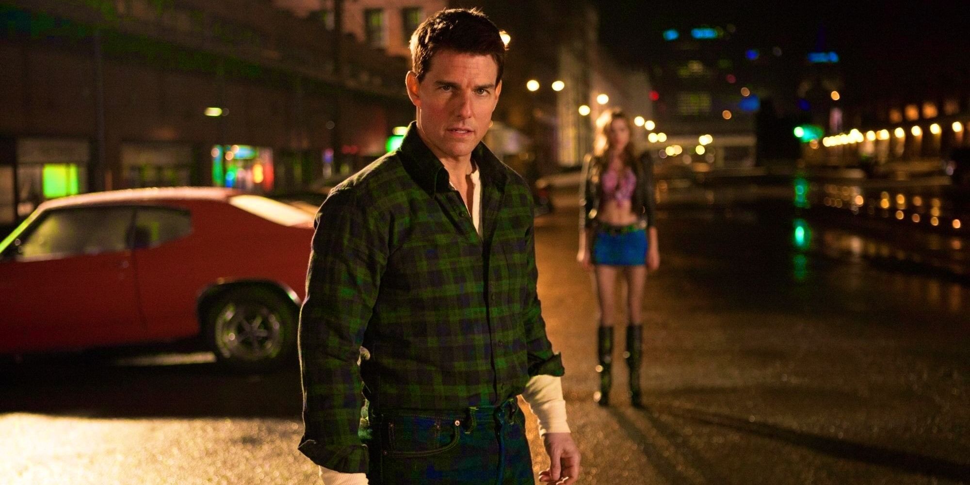 Tom Cruise as Jack Reacher in a parking lot