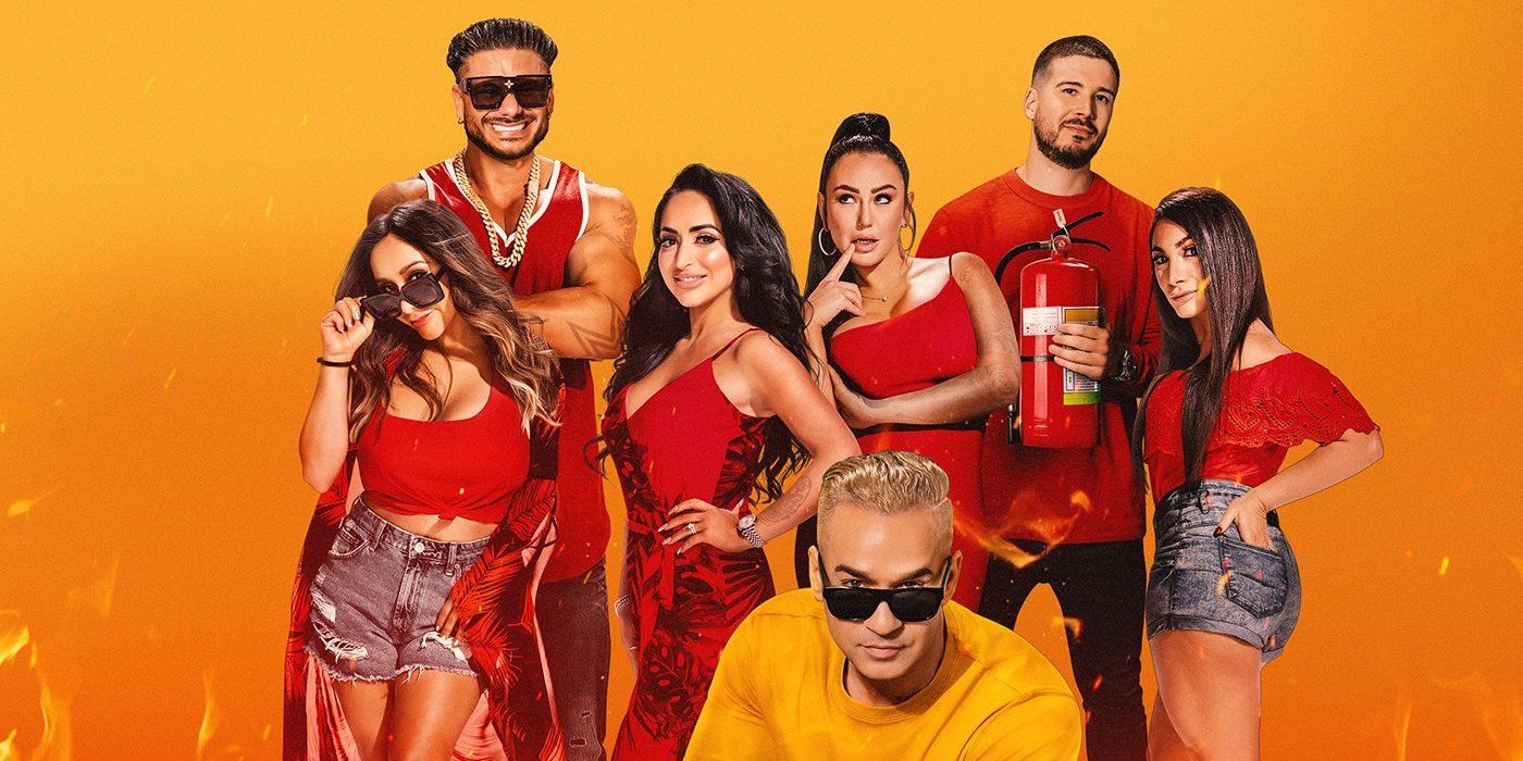 Jersey Shore: Family Vacation Elenco vestindo roupas brilhantes fundo amarelo