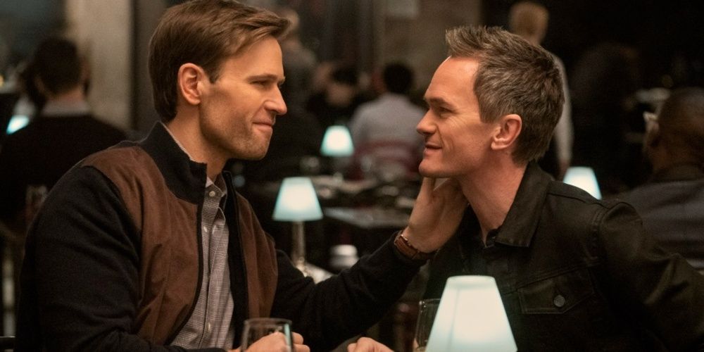 A couple has dinner in a restaurant in Uncoupled
