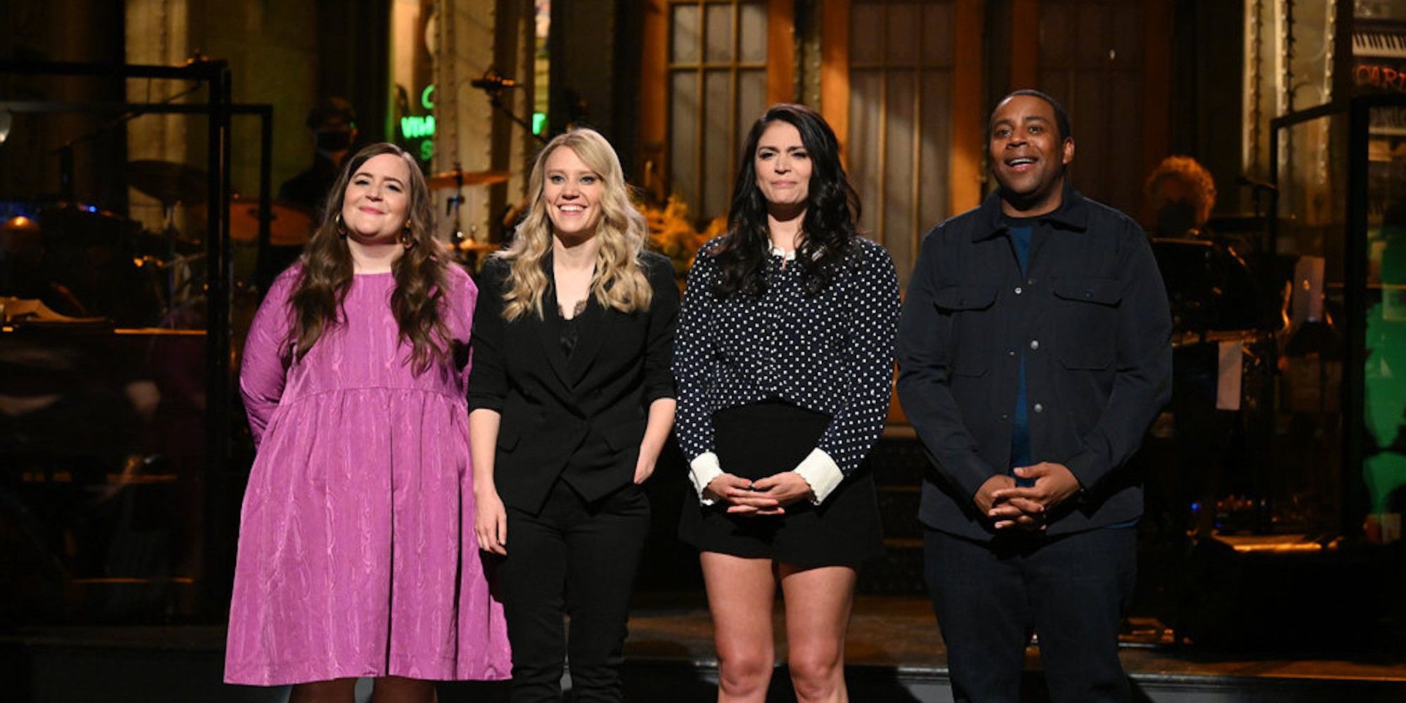 Aidy Bryant, Kate McKinnon, Cecily Strong e Kenan Thompson no Saturday Night Live