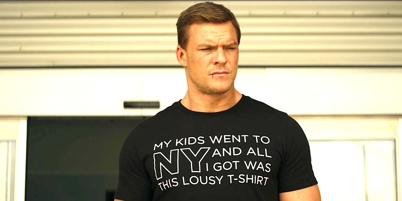 Alan Ritchson as Jack Reacher in Reacher season 1 wearing a funny shirt that says "My kids went to New York and all I got was this lousy t-shirt."