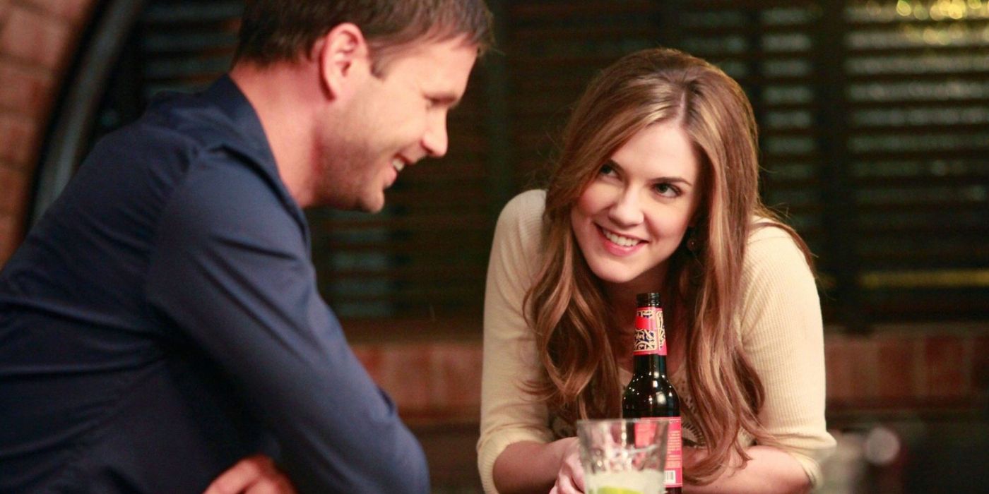 Alaric e Jenna em um encontro na casa dos Gilbert em The Vampire Diaries