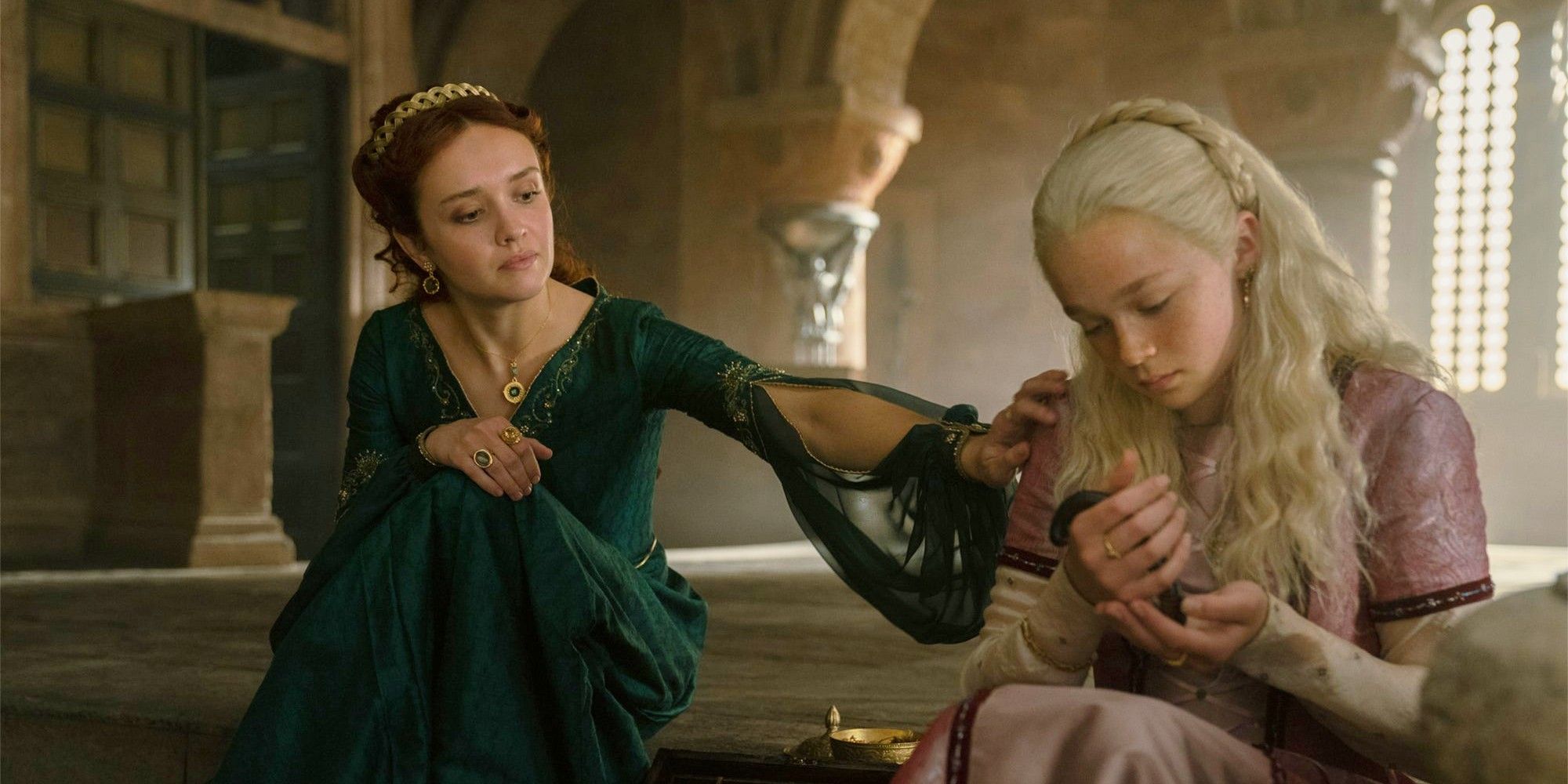 Alicent Hightower e Heleana Targaryen em House of the Dragon episódio 6