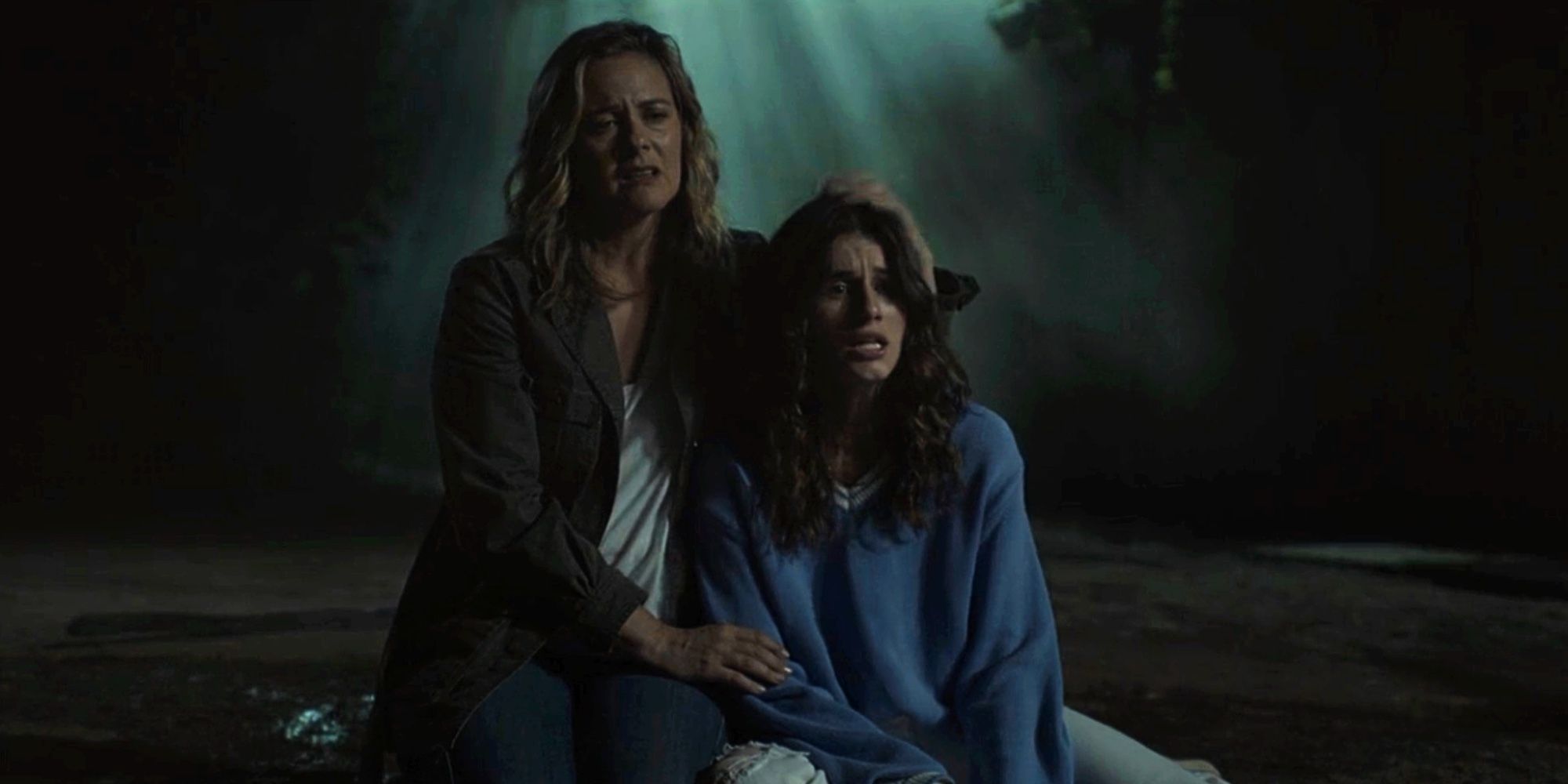 Alicia Silverstone e Olivia Rouyre em American Horror Stories 