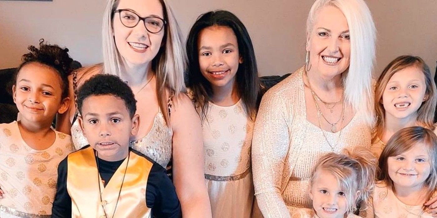  90 Day Fiance's Angela Deem, daughter Skyla and 6 kids, smiling for the camera