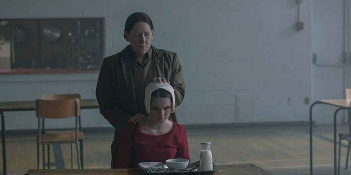 Anne Dowd and Mckenna Grace in S4 of The Handmaid's Tale