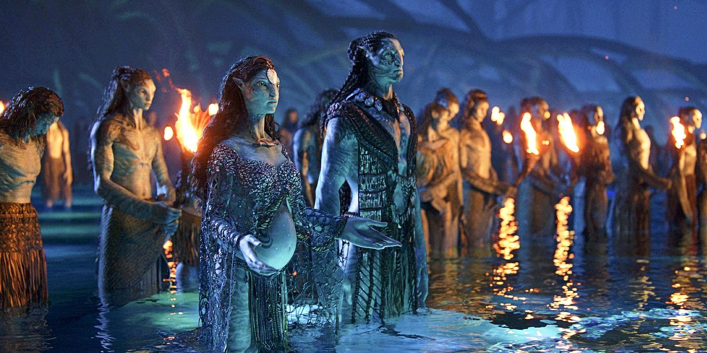 A pregnant Na'vi and their companions paying attention to something in Avatar The Way of Water