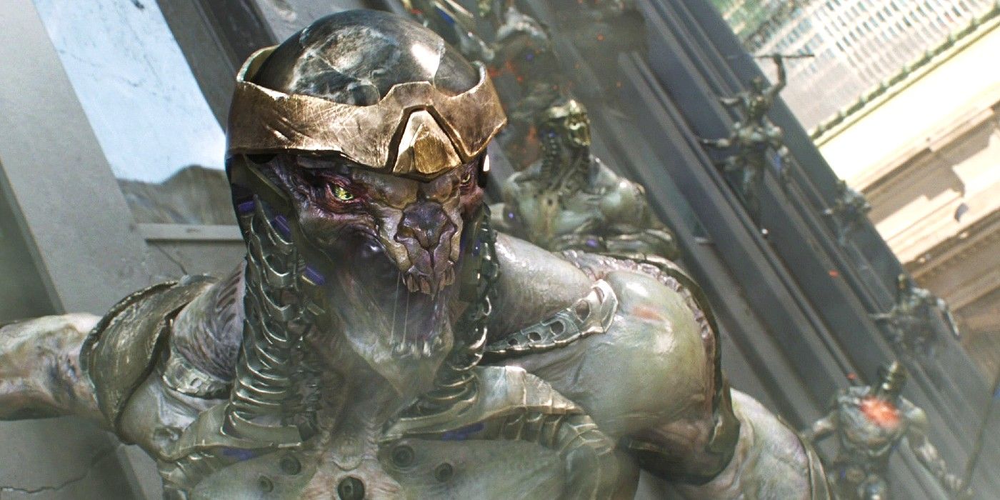 Um close de um Chitauri na Batalha de Nova York em Os Vingadores