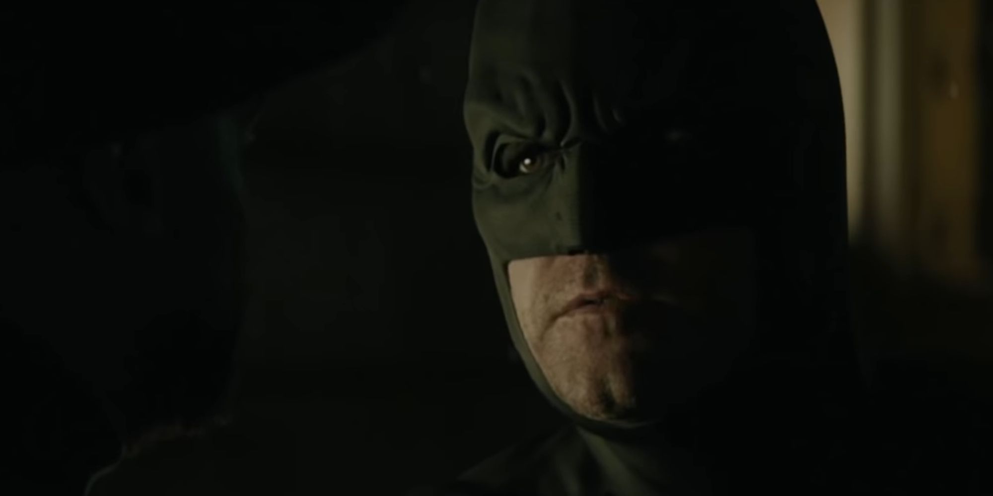 Batman confronting Deadshot in an alley in David Ayer&rsquo;s Suicide Squad (2016)
