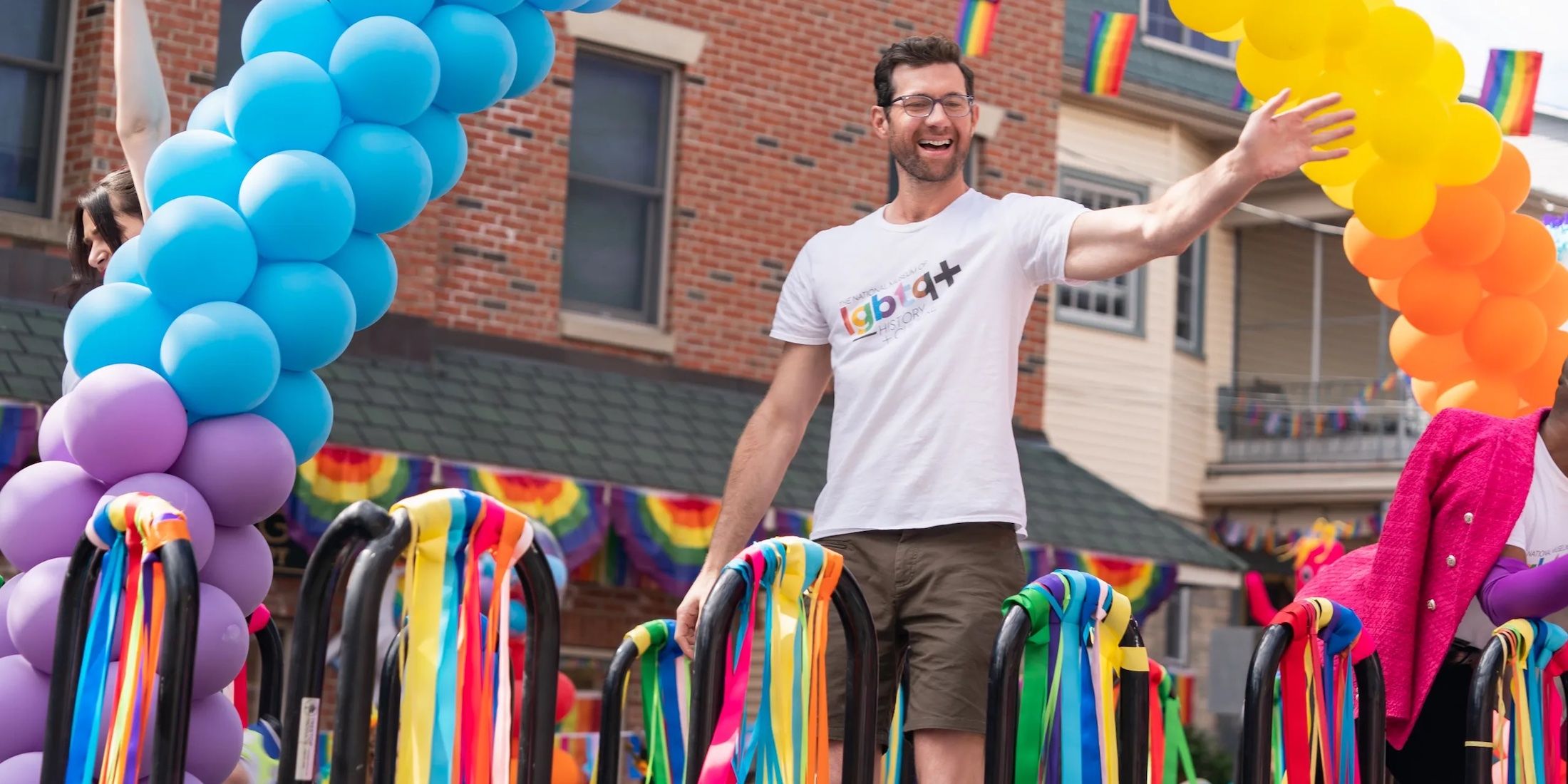 Billy Eichner como Bobby em Bros Movie