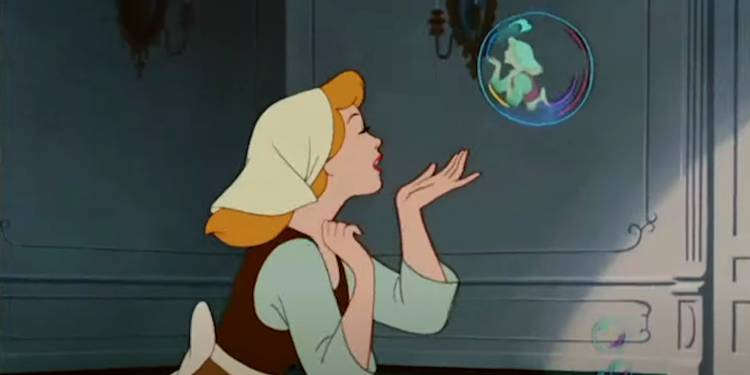 8 vezes em que as princesas da Disney receberam um desenvolvimento pobre 2 Cena de Cinderela (Reprodução)