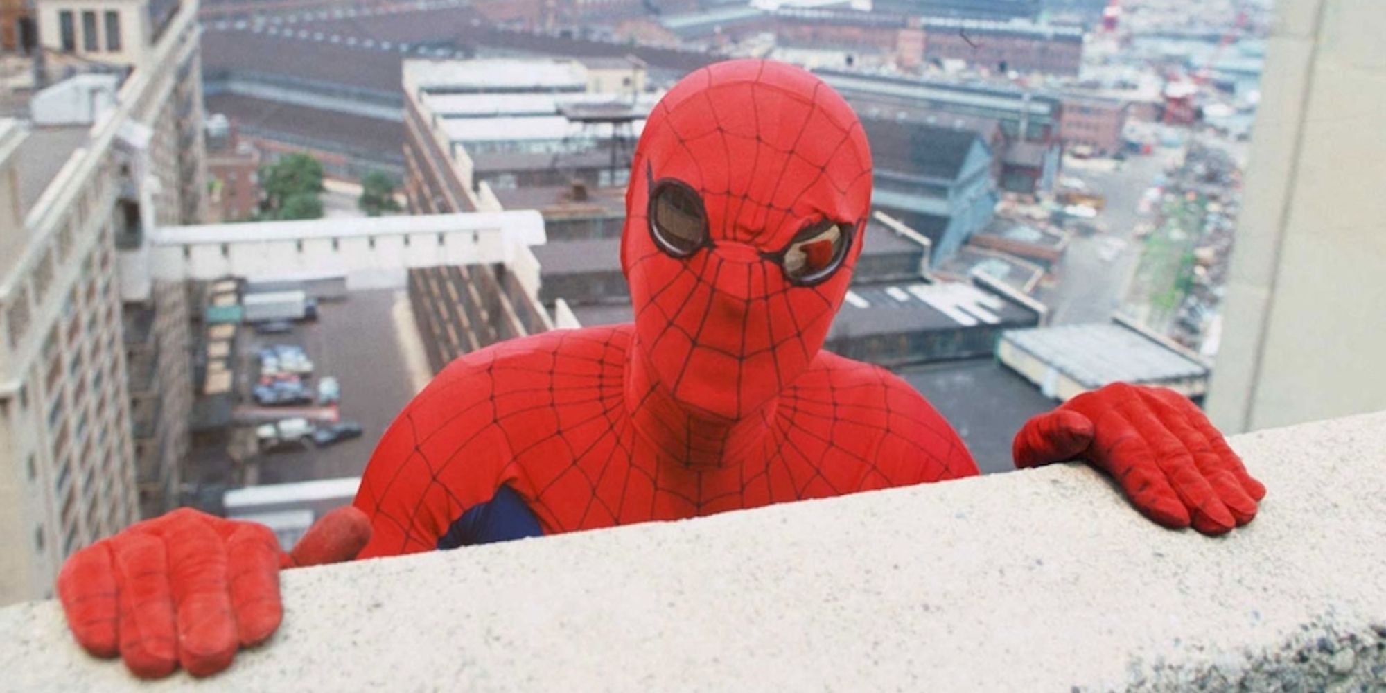 Spider-Man climbs a building in the 1977 CBS TV show.