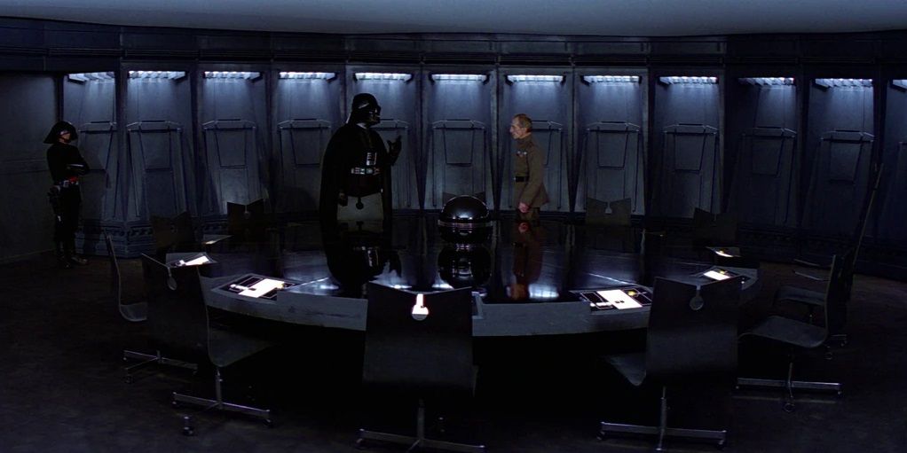 Darth Vader e Grand Moff Tarkin na sala de conferências da Estrela da Morte em Star Wars