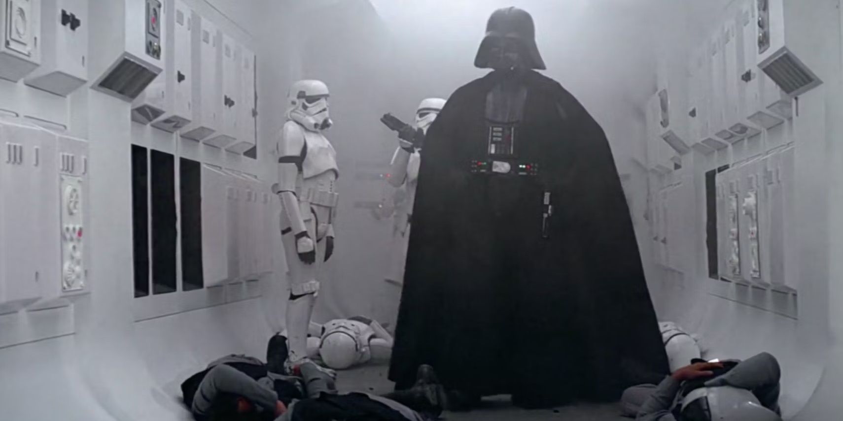 Darth Vader chega em Tantive IV em Star Wars
