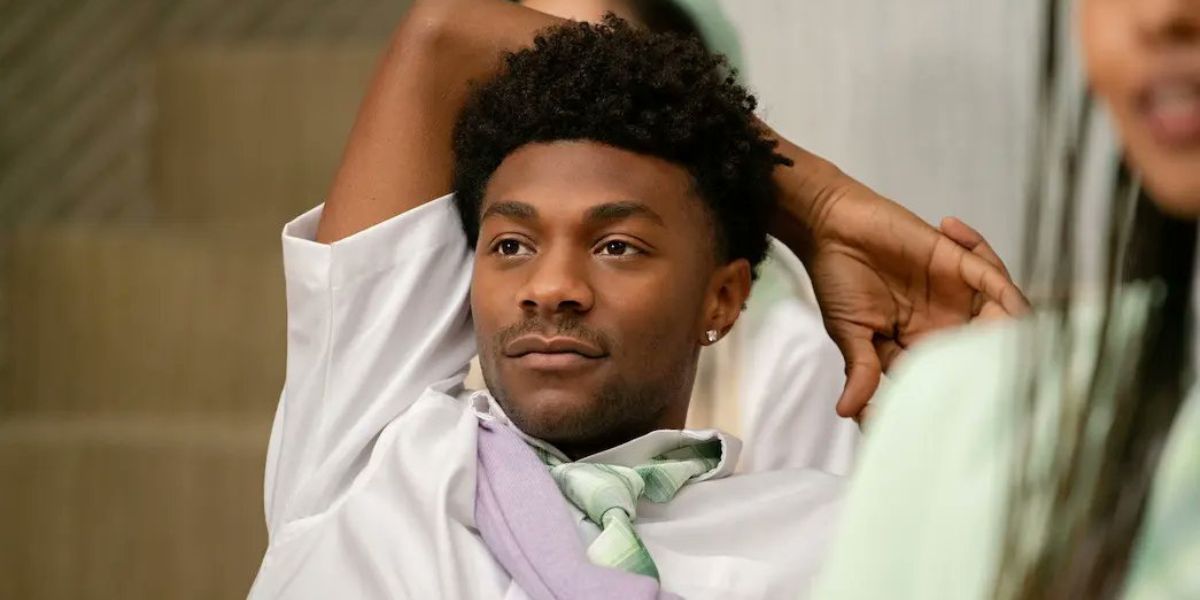 Elliot sitting with his arm behind his head in Do Revenge